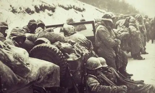 战场上的装备代差我军三次炸毁水门桥,美陆战1师空投钢桥逃生