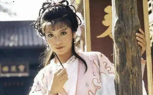 1985年,翁美玲身穿睡袍死在家中,法医的一句话耐人寻味
