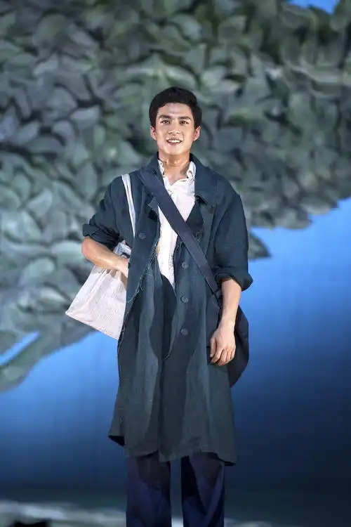 山楂树之恋乌镇首演小彩旗初登大舞台
