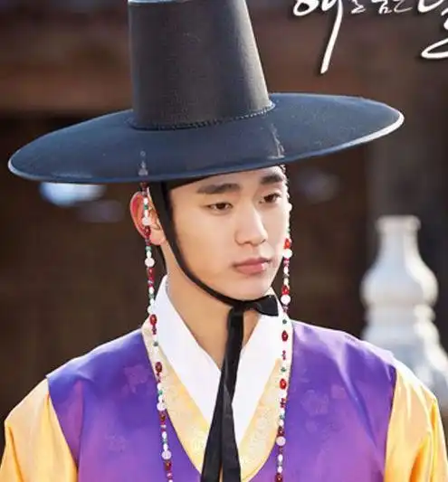 父亲出轨妹妹吸血,与妈妈相依为命,金秀贤的原生家庭竟如此炸裂