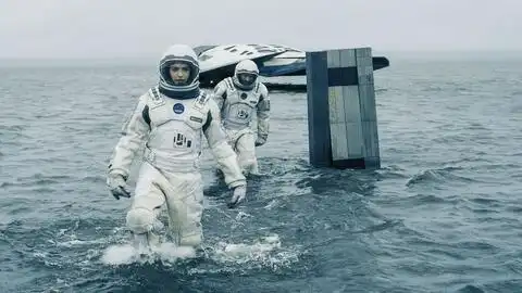 一群宇航员外星探索归来,发现全人类已逃离地球奥斯卡科幻大片星际穿越
