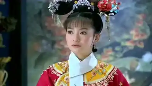 新还珠格格小燕子庆祝紫薇进宫,摆下酒席宴请竟然被皇后怀疑
