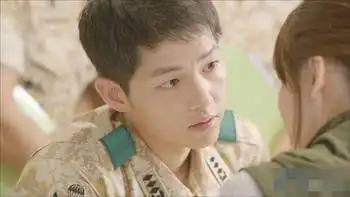 韩国国防部长年轻帅照公开,自豪称宋仲基差他一点
