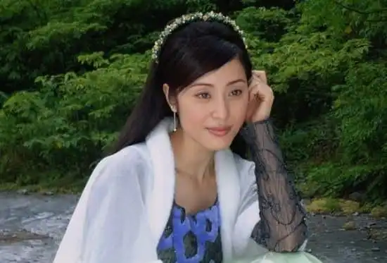 朱茵剧照陈法蓉