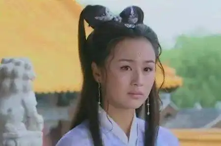 曹颖儿子长发飘飘五官精致,像小公主,曹颖发文表示儿子比她好看
