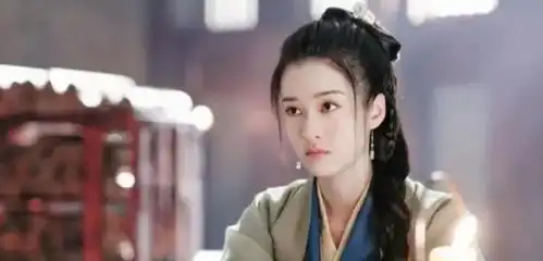 本以为张雪迎只适合清纯风,但她穿上旗袍后,美得让人认不出来
