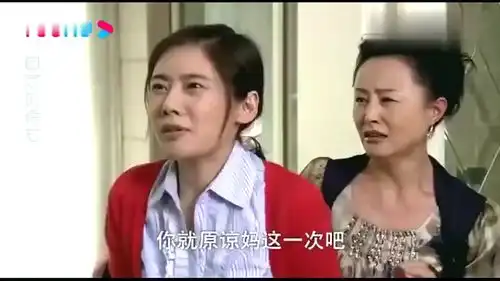 回家的诱惑公公拿刀要砍婆婆的手,宝莲在旁煽风点火,品如拦着
