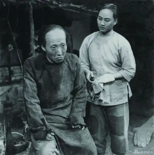 于是之生前剧照茶馆饰王掌柜中
