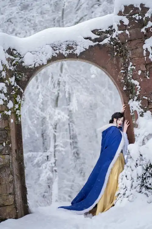 德国美女cos迪士尼白雪公主皮肤白皙身材火辣