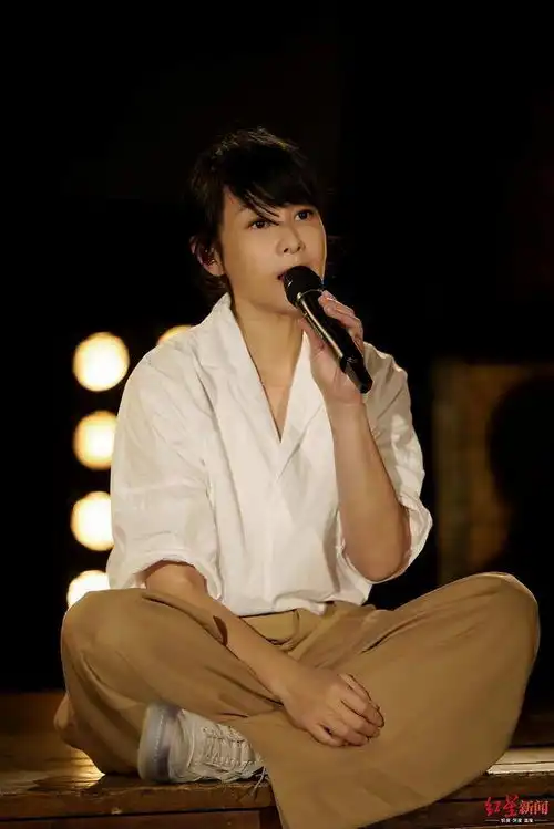 疫期线上live刘若英最抢眼