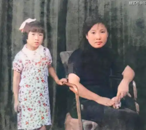 老照片末代皇帝溥仪的乳母王焦氏,屠呦呦11岁时与母亲的合照
