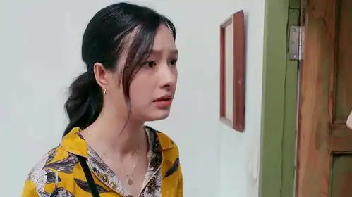 楚楚怀孕却突然来大姨妈,和闺蜜寻找原因