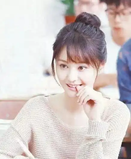 郑爽近日素颜溜冰解暑,胖10斤后,网友惊呆了直言太可怕