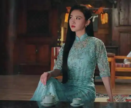 富贵花景甜背后的两个男人一个有钱宠她无边,一个有名助她翻身