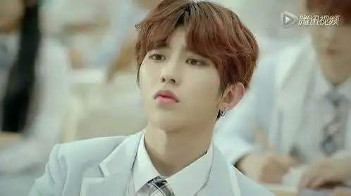 演过何炅小时候,错过tfboys,出道组合涉抄袭,蔡徐坤终于要火了
