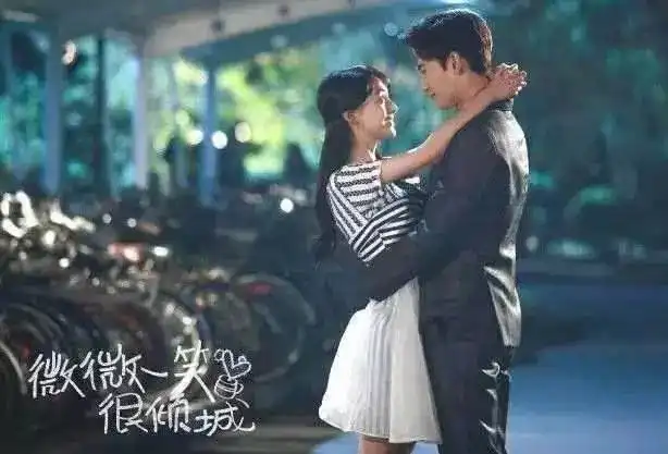 微微一笑很倾城2剧照穿出,女主郑爽美哭了,肖奈却换成了他