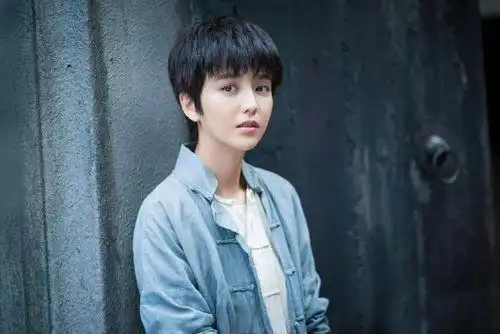 个性文艺女青年剪齐耳短发呈现时尚流行中性短发让你不忘初心发型师姐