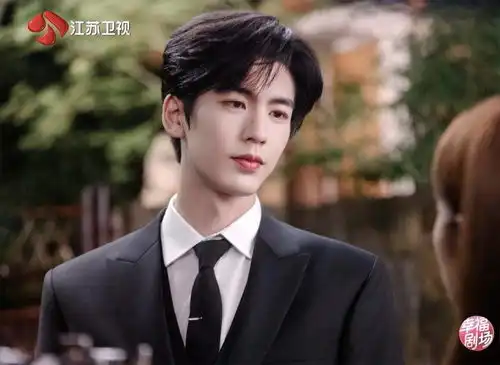 演员徐若晗张凌赫今日头条