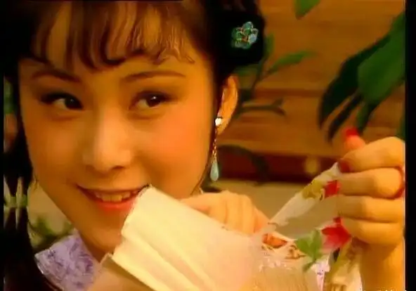 没有对比就没有伤害,一个简单的睡姿,看两版红楼梦的差距