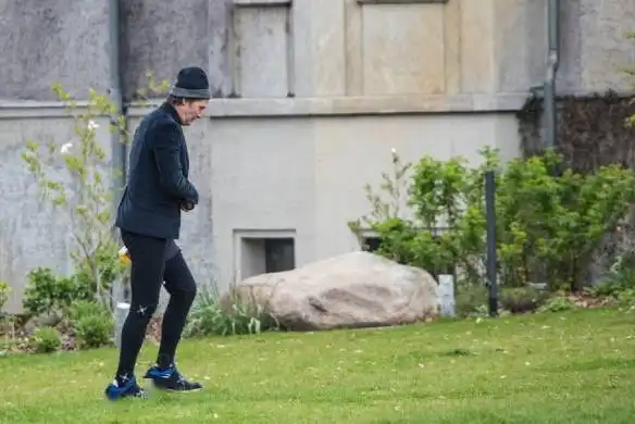 黑客帝国4曝柏林补拍片场照尼奥的大胡子去哪了