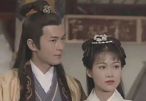 52岁梁小冰近照发福明显,不嫁豪门嫁真爱,与陈小春饰演最美阿珂