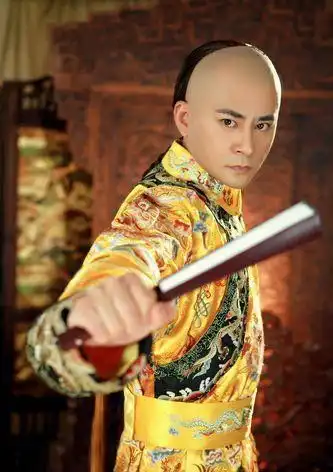 八阿哥祭拜母亲时,送给父亲康熙的礼物,为何是两只死鹰
