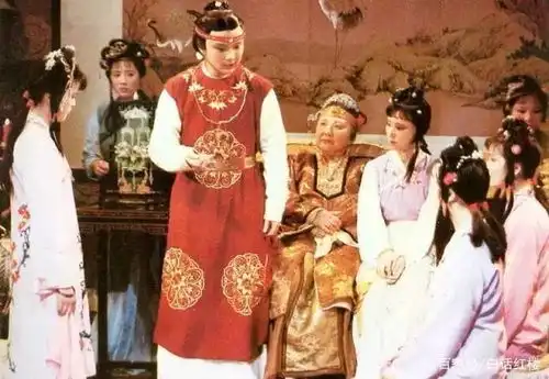 林红玉的父亲是贾府管家,为何却常被身为孤儿的晴雯欺辱