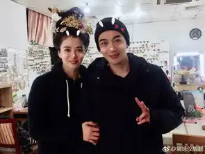 组图袁咏仪新戏杀青穿古装和张智尧等卖萌自拍
