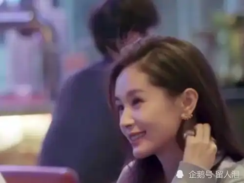 怦然心动王子文和吴永恩约会,女方的动作让观众嘴角上扬
