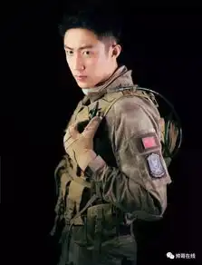 燃炸红海行动,黄景瑜硬朗军装帅出新高度