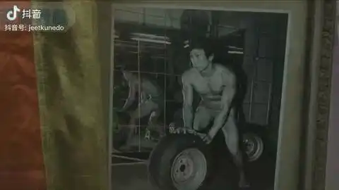 林世荣徒孙功夫洪家铁线拳传人扮演者赵志凌师傅讲解洪拳
