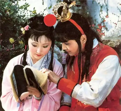 87版红楼梦演员合体庆圣诞,贾宝玉王熙凤变化大,可惜不见陈晓旭
