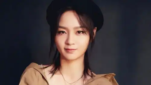 周笔畅整容成功大方回应本来照着杨幂整的,结果却整的像杨紫
