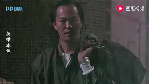 英雄本色阿杰在雨中暴打豪哥,昔日的亲兄弟,如今却拳脚相向
