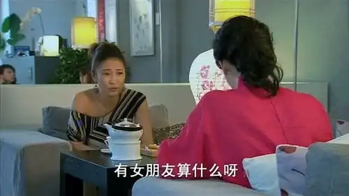 大龄女欲傍大款,竟不惜和年轻妹妹们公平竞争,真是想嫁想疯了
