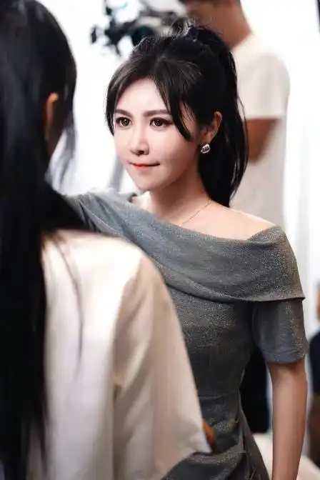 时尚演员白雪儿泰国泰阳国际电影节优秀女演员