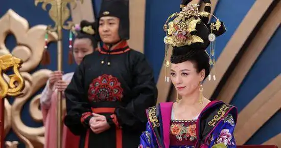 早期大红大紫,现儿女双全,每天一份减脂餐,让人羡慕不已
