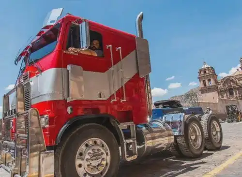 变形金刚6上映推迟1年,这次选黑人女主,网友导演不用花瓶了