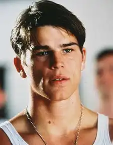 乔什哈奈特剧照
