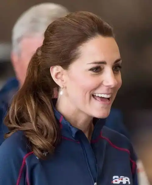 优雅与清丽共存做个戴珍珠耳环的少女