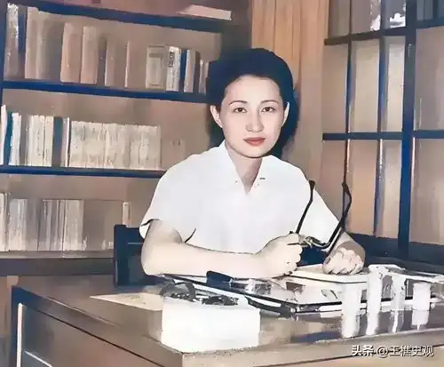 ai随心绘在缤纷花海中,一颗黑蛋自成一方天地,平凡中藏着独特,静待未知的惊喜