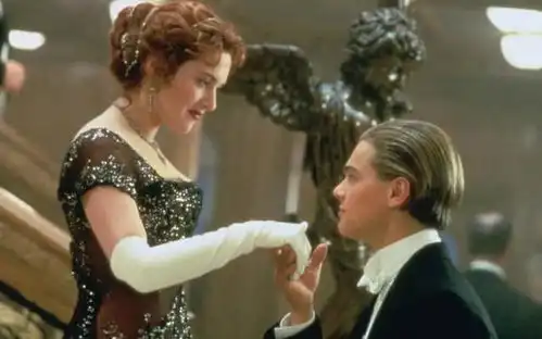 心理学极度心理扭曲的人,往往不是咄咄逼人,而是有这4个特征
