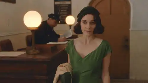 出街记比起她那张全是荤段子的嘴,我更爱她的皮囊啊
