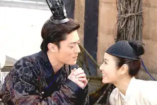 43岁林心如过得怎样拍戏路透照曝光,用舌头抠牙太没形象