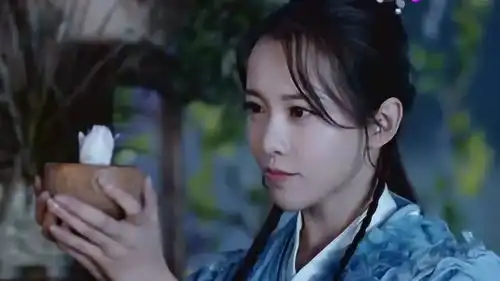 将夜漂亮小姐姐一个小眼神,手中莲花瞬间亮了,好漂亮啊