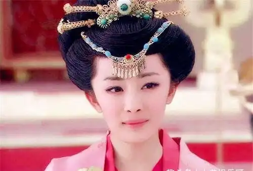 8年前这部剧才是大咖云集,配角一个比一个红,女主无戏可拍