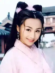 她曾是央视一姐,美容美发高职毕业,成名经历堪称传奇,如今却
