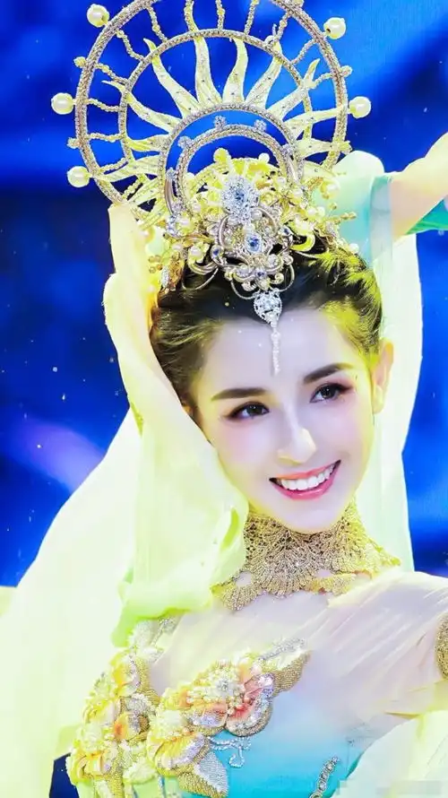 哈妮克孜青蛇造型登场,妩媚妖娆太美,换一个造型却让人认不出

