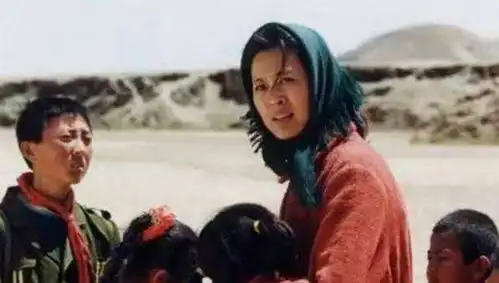 64岁倪萍,经历半辈子致命打击,如今活成所有女性敬佩的模样
