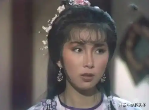 粉裙蔡少芬绿裙朱茵黄裙梁小冰,戴同一款发饰美得各有千秋
